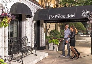 3-Star Hotel ∙ The Willows Hotel