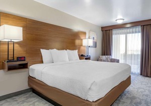 Best Western PLUS Lake Front Hotel