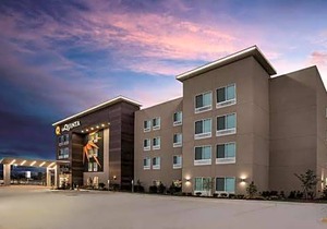 La Quinta Inn & Suites by Wyndham Lewisville
