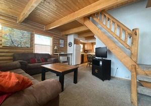 Talkeetna Log Cabin with Hot Tub Unit 1