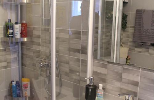 Balaruc-les-Bains Apartment | À 5 min des Thermes, climatisé avec balcon - FR-1-503-83