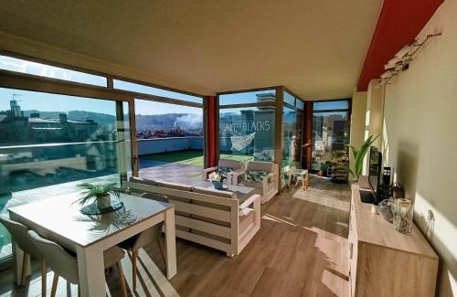 Lavadores Apartment | Ático Chill-Out de lujo con piscina y garaje gratis