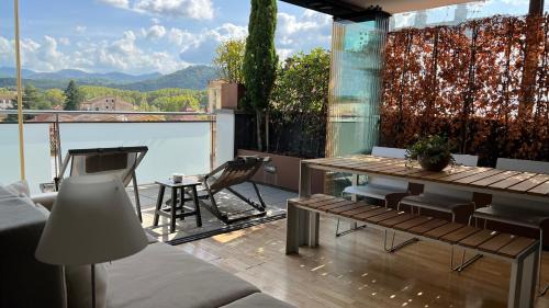 Olot Apartment | Ático de diseño con terraza en el centro de Olot