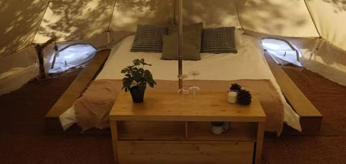 Vers-Pont-du-Gard Other | Évasion en pleine nature, Tipi insolite et Jacuzzi au Pont du Gard !
