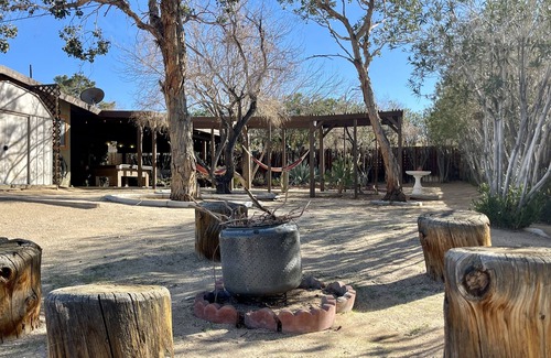 Indian Cove House | ƒamily ƒun båsecamp ヅ Pool Table Games Firepit Yard Games Gardens