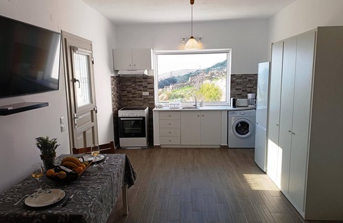 Paros Cottage | Όμορφη και άνετη κατοικία με εκπληκτικό ηλιοβασίλεμα και εξοπλισμένη κουζίνα.