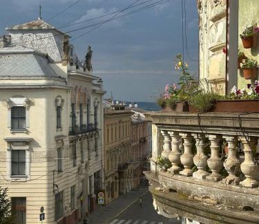 Chernovtsy Apartment | Бюджетна студія біля ратуші