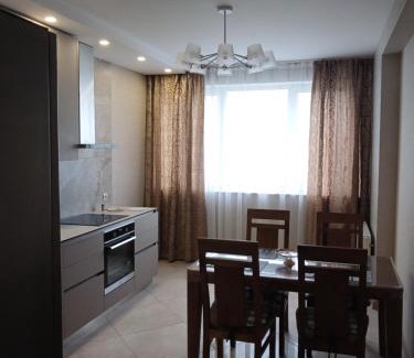 Pozniaky Apartment | Видовые апартаменты ЖК Лебединое