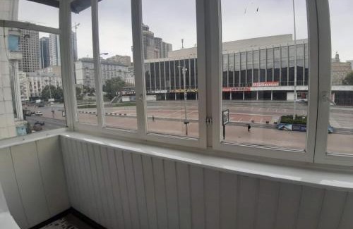 Kyiv Apartment | Двухкомнатная вид на Дворец Украина