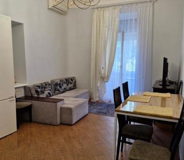 Khreshchatyy Yar Apartment | Затишна квартира на Майдані Незалежності