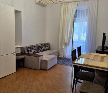 Khreshchatyy Yar Apartment | Затишна квартира на Майдані Незалежності