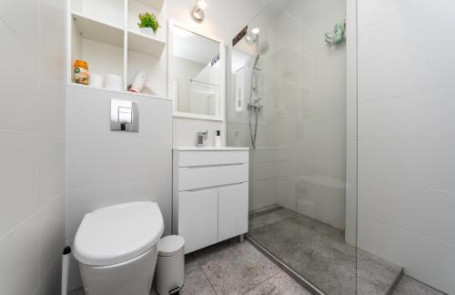 Darnyckyj Apartment | Квартира в ЖК Лебединый, Ревуцкого 40 В, метро Харьковская Позняки