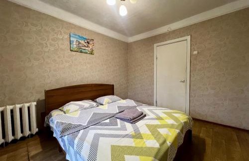Dniprovs'kyi District Apartment | Квартира эконом-класса возле метро Левобережная