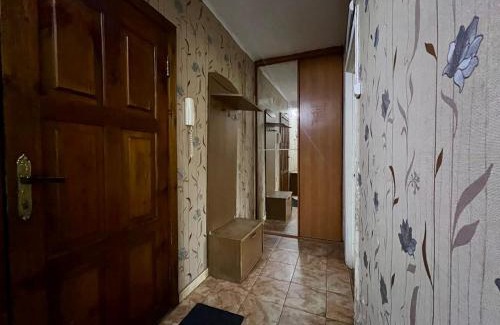 Dniprovs'kyi District Apartment | Квартира эконом-класса возле метро Левобережная