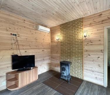 Dnipropetrovsk Oblast House | Котедж бiля рiчки село Кудашiвка