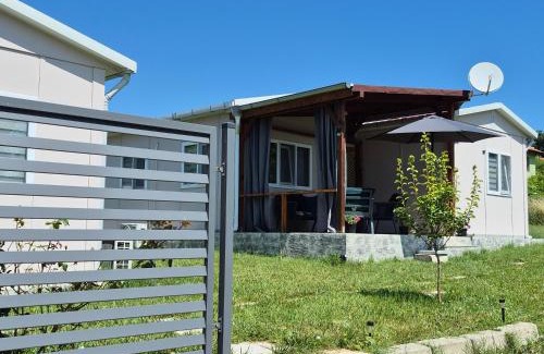 Izgrev Resort | Къщички Sunrise