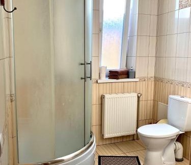 Slavske House | Ніч над Карпатами