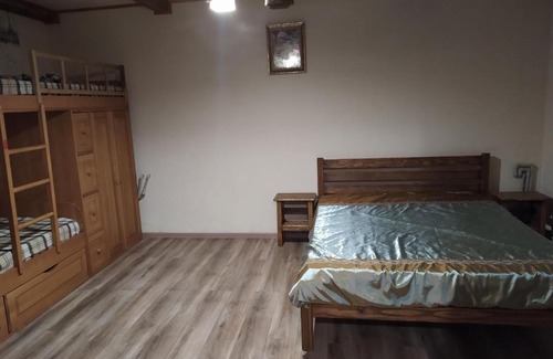 Mykulychyn Apartment | Околиця