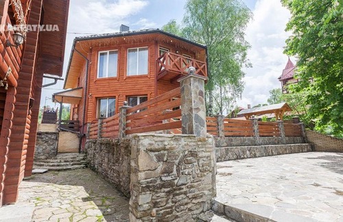 Vorokhta House | Під каштаном