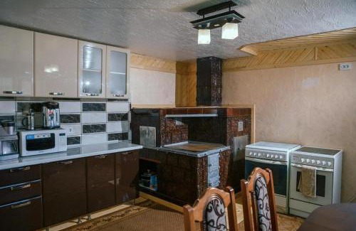 Snidavka House | Під соснами