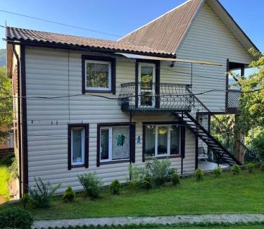 Yaremche Bed & Breakfast | садиба Сніжок