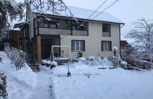 Yaremche Bed & Breakfast | садиба Сніжок