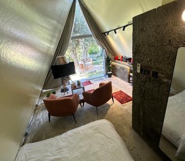 Al Hada Ski Chalet | كوخ بلكونه