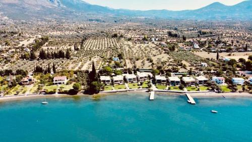 Eretria Villa | ᑕƳᑕᒪᗩᗪIᑕ ᐯIᒪᒪᗩ Eretria
