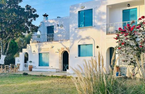 Eretria Villa | ᑕƳᑕᒪᗩᗪIᑕ ᐯIᒪᒪᗩ Eretria