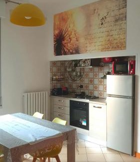 Imola Apartment | ᑢᗩSᗩ ᘻᗩᖴᗩᒪᗪᗩ zona stazione - centro con parcheggio interno