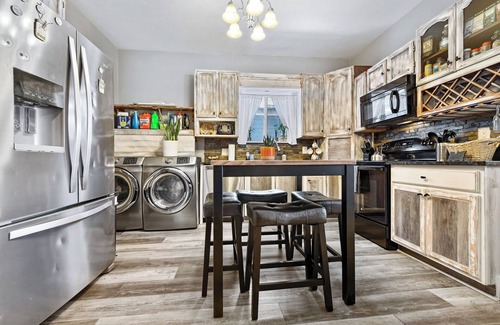 Central Colorado Springs House | ᨒStylish Basecamp/Fire Pit/2 Blocks to Downtownᨒ