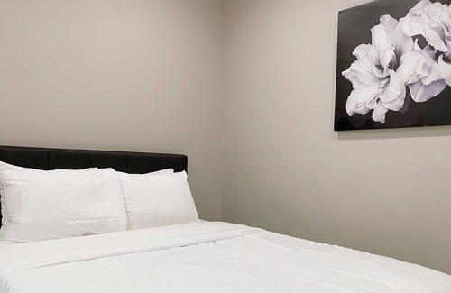 Logan Square Apartment | 白玉霓 | Ugni Blanc 1 BR/1 BA @ City Hall
