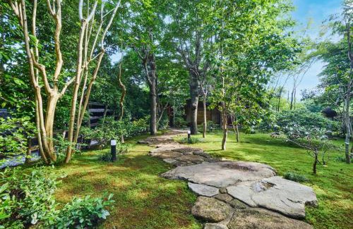Midori Ward Villa | 高尾山すぐ貸切villa都心から70分自然豊か貸切サウナ道志ツーリングBBQ焚火花火日本庭園