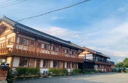 Gyeongju House | 경주 란 한옥 GyeongJu Ran Han-ok