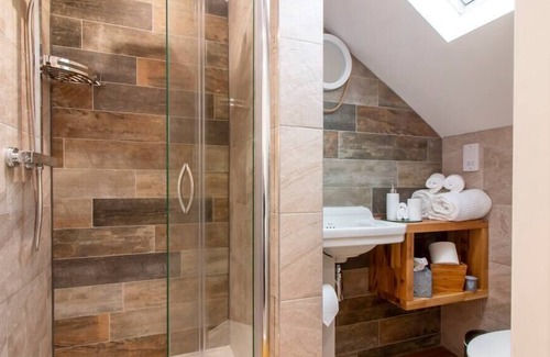 Folkestone Apartment | 05. Sunny Sands