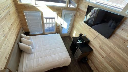 Valle Ski Chalet | 057A Brand New Cozy Cabin with Loft & King bed near Grand Canyon South Rim