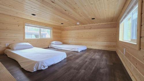 Valle Ski Chalet | 060A Brand New Cozy Cabin with Loft & King bed near Grand Canyon South Rim