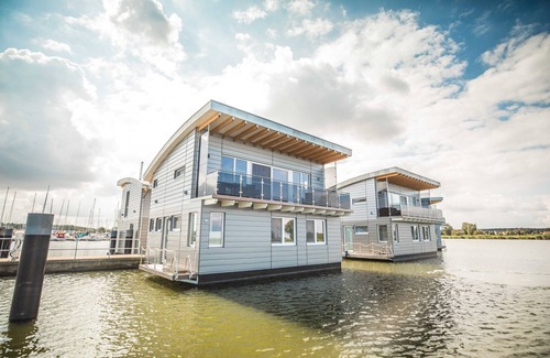 Kroeslin House | 08. floating houses (105 m²) Thalassa - Floating house no. 11 with fireplace