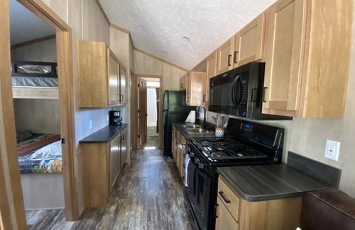Logan Cabin | 099) Albatross Farmhouse Style Cabin. Close to Hocking Hills State Park and more!