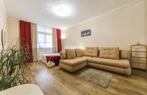 Dniprovs'kyi District Apartment | 1 Поверх ж к Паркові Озера метро Дарниця институт Серця МВЦ