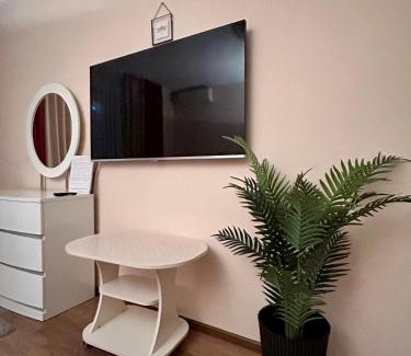 Dniprovs'kyi District Apartment | 1 Поверх ж к Паркові Озера метро Дарниця институт Серця МВЦ