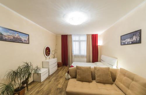 Dniprovs'kyi District Apartment | 1 Поверх ж к Паркові Озера метро Дарниця институт Серця МВЦ