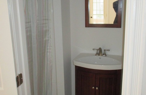 North End House | 1 1/2 Blocks from Brighton Beach