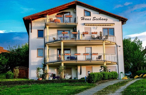 Immenstaad am Bodensee Apartment | 1 1/2 room apartment with side lake view