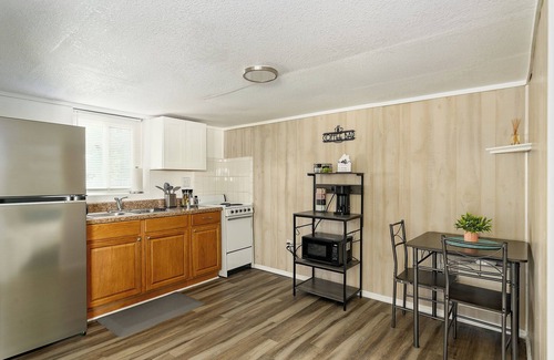 Downtown Apartment | 1/1 Guesthouse - Pets Welcome