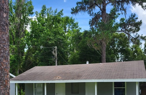 White Springs Cottage | 1/1 Wifi, King Size Bed, Kitchen & essentials. Well appointed cottage for R&R.