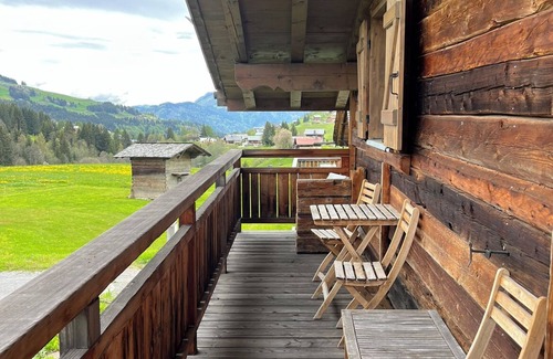 Notre-Dame-de-Bellecombe Ski Chalet | 1/2 chalet with Jacuzzi