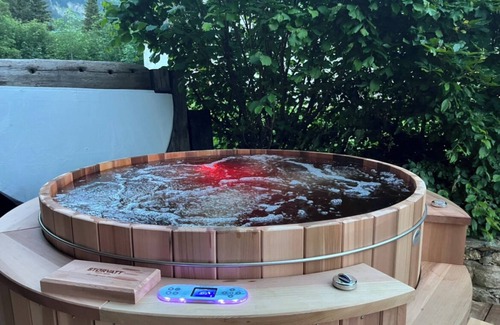 Notre-Dame-de-Bellecombe Ski Chalet | 1/2 chalet with Jacuzzi