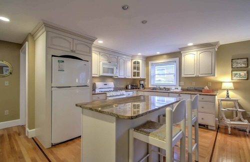 Kennebunk House | 1/2 Mi to Beach: Lovely Guesthouse in Kennebunk!