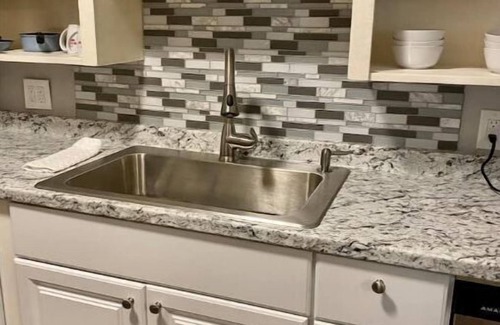 San Jacinto Apartment | 1.5 Blks 2 beach. Pet Friendly Near cruise terminal as well. Great Neighborhood.